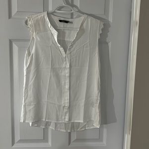 4 women’s summer shirts name brands size medium and small